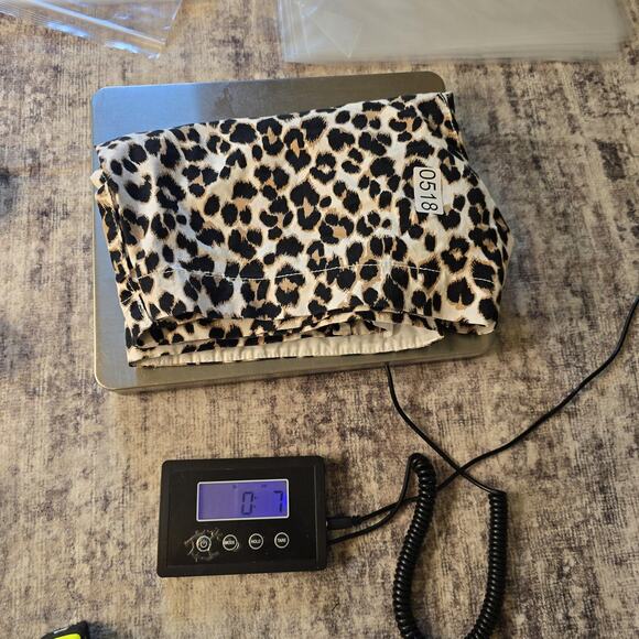 Old Navy Shorts Womens 14 Leopard Animal Print Mid Rise Everyday Short Summer - Picture 11 of 11